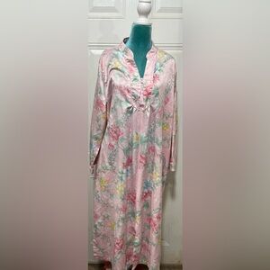 Miss Elaine xl floral house coat.  Nice used condition, warm